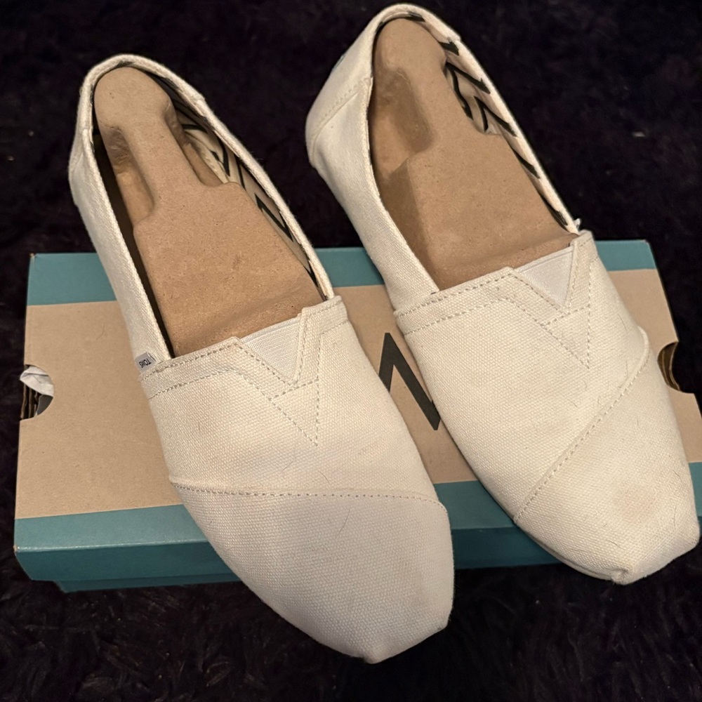 Toms White Canvas Flats